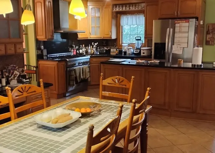 Проживание в семье Monthly Rate And Free Street Parking, Near O'hare In Chicago Harwood Heights