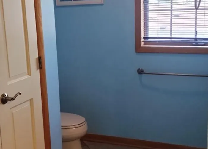 Monthly Rate And Free Street Parking, Near O'hare In Chicago * Harwood Heights