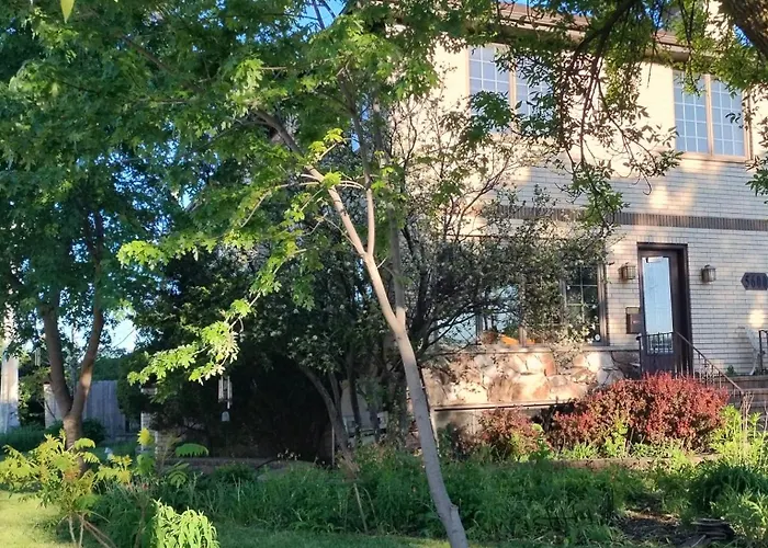 Monthly Rate And Free Street Parking, Near O'hare In Chicago *