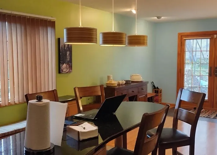 Проживание в семье Monthly Rate And Free Street Parking, Near O'hare In Chicago